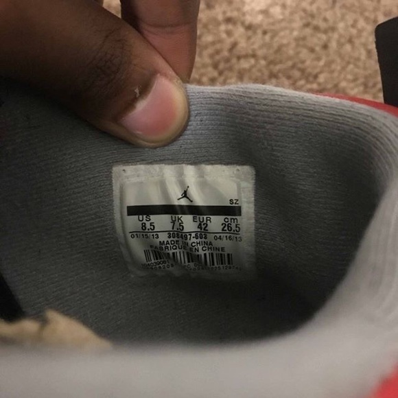 Air Jordan 4 toro bravo